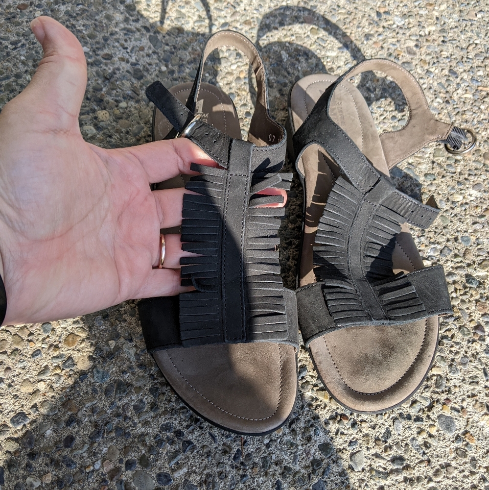Mephisto RARE Fringe Black Sandals - Picture 2 of 8